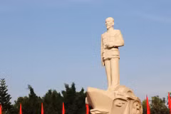 Tượng đài Bác Hồ ở Công viên 18/10. (Ảnh: Báo Công an nhân dân)