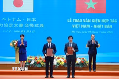 Thủ tướng Lê Minh Hưng và Thủ tướng Nhật Bản Takaichi Sanae chứng kiến trao Bản ghi nhớ giữa Bộ Khoa học và Công nghệ Việt Nam và Bộ Nội vụ và Truyền thông Nhật Bản về hợp tác trong lĩnh vực công nghệ thông tin và truyền thông (ICT) và chuyển đổi số. (Ảnh: Dương Giang/TTXVN)