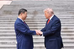 Chủ tịch Trung Quốc Tập Cận Bình chào đón Tổng thống Mỹ Donald Trump tại Bắc Kinh ngày 14/5/2026. (Ảnh: THX/TTXVN)