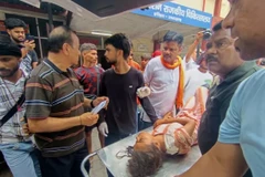 Người bị thương trong một vụ giẫm đạp ở thành phố Haridwar. (Nguồn: AP)