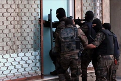 Cảnh sát Thổ Nhĩ Kỳ truy quét khủng bố tại Istanbul. (Ảnh: AA)