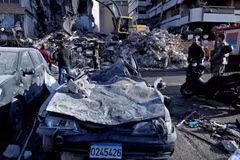Cảnh đổ nát sau cuộc không kích của Israel tại Beirut, Liban. (Ảnh: THX/TTXVN)