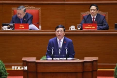 Ông Trần Hồng Minh, Ủy viên Trung ương Đảng, Bí thư Đảng ủy, Bộ trưởng Bộ Xây dựng, tham luận về vấn đề “Đột phá mạnh mẽ phát triển kết cấu hạ tầng trong kỷ nguyên mới." (Ảnh: TTXVN)