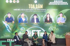 Đại biểu chia sẻ thông tin về thực phẩm, nông sản minh bạch tại lễ ra mắt AFT Connect. (Ảnh: Xuân Anh/TTXVN)
