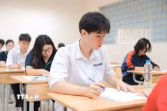 Thí sinh Hà Nội dự thi tốt nghiệp Trung học phổ thông. (Ảnh: Minh Quyết/TTXVN)