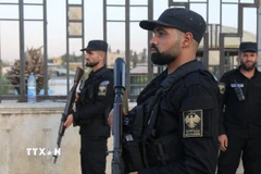 Cảnh sát tuần tra tại Aleppo, Syria. (Ảnh: THX/TTXVN)