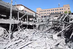 Thiệt hại sau các cuộc không kích do Mỹ-Israel tiến hành tại thủ đô Tehran, Iran. (Ảnh: THX/TTXVN)