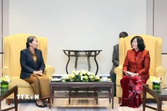 Chủ tịch Ủy ban Trung ương Mặt trận Tổ quốc Việt Nam Bùi Thị Minh Hoài tiếp đồng chí Men Sam An, Phó Chủ tịch Đảng Nhân dân Campuchia, Chủ tịch Hội đồng quốc gia Mặt trận Đoàn kết và Phát triển Tổ quốc Campuchia. (Ảnh: An Đăng/TTXVN)