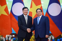Thủ tướng Phạm Minh Chính hội kiến Tổng Bí thư, Chủ tịch nước Lào Thongloun Sisoulith. (Ảnh: Dương Giang/TTXVN)