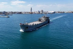 Các tàu chở đầy thực phẩm thiết yếu và đồ dùng vệ sinh cá nhân đến Cuba. (Ảnh: Semar)