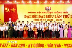 Ban chấp hành Đảng bộ phường Đồng Hới, nhiệm kỳ 2025-2030 ra mắt Đại hội. (Ảnh: TTXVN phát)