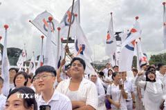 Cử tri Singapore trong Ngày Đề cử. (Ảnh: Tất Đạt/TTXVN)