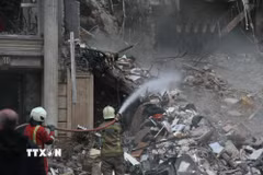 Cảnh đổ nát sau cuộc không kích tại Tehran, Iran, ngày 23/3/2026. (Ảnh: THX/TTXVN)