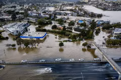 Cảng ngập úng ở California. (Ảnh: AP)