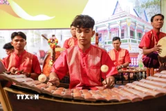 Nhạc ngũ âm Khmer được xem là linh hồn văn hóa của đồng bào Khmer, giữ vai trò đặc biệt quan trọng trong các lễ hội, nghi lễ dân gian và các loại hình sân khấu truyền thống. (Ảnh: Khánh Hòa/TTXVN)