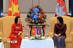 Chủ tịch Quốc hội Campuchia Samdech Khuon Sudary và Phó Chủ tịch Quốc hội, Chủ tịch Hội hữu nghị Việt Nam-Campuchia Nguyễn Thị Thanh. (Ảnh: Tuấn Anh/TTXVN)