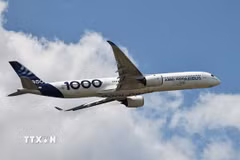Máy bay A350-1000 của hãng Airbus. (Ảnh: THX/TTXVN)