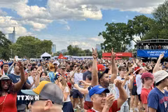 Cổ động viên tại FIFA Fan Festival tại Lemon Hill (Philadelphia). (Ảnh: Ngọc Quang/TTXVN)