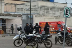 Bên ngoài trại giam. (Ảnh: AFP)