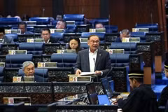 Thủ tướng Malaysia Datuk Seri Anwar Ibrahim phát biểu tại Quốc hội ngày 20/1. (Nguồn: Bernama)