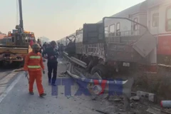 Hải Phòng: Ôtô tải va chạm với tàu hỏa ở khu vực lối đi tự mở