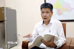 Ông Nguyễn Ngọc Hoàn, Phó Bí thư Đảng ủy, Phó Giám đốc Công ty TNHH Một thành viên Petrolimex Hưng Yên góp ý vào Dự thảo Văn kiện Đại hội XIV của Đảng. (Ảnh: Thế Duyệt/TTXVN)