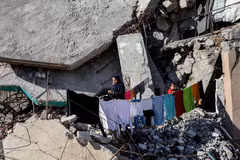 Người dân tại trại tị nạn ở Gaza. (Ảnh: THX/TTXVN)