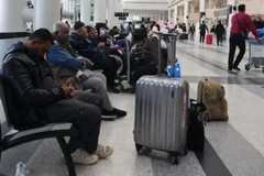 Hàng nghìn hành khách bị mắc kẹt ở Trung Đông. (Ảnh: Global Nation)