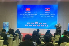 Đại sứ Lào tại Việt Nam Khamphao Ernthavanh phát biểu tại hội thảo. (Ảnh: Báo Nhân Dân)