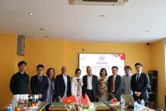 Ban chấp hành VAUK mới, nhiệm kỳ 2025-2029, chụp ảnh lưu niệm. (Ảnh: Hữu Tiến/TTXVN)