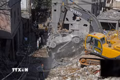 Hiện trường các cuộc không kích của Israel xuống khu vực Jnah ở Beirut, Liban. (Ảnh: THX/TTXVN)