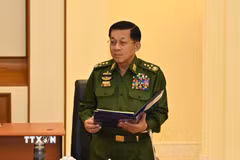 Thống tướng Myanmar Min Aung Hlaing phát biểu tại hội nghị Hội đồng An ninh và quốc phòng quốc gia Myanmar ở Nay Pyi Taw. (Ảnh: THX/TTXVN)