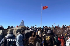 Đông đảo du khách chinh phục đỉnh Fansipan những ngày Tết. (Ảnh minh họa. Quốc Khánh/TTXVN)