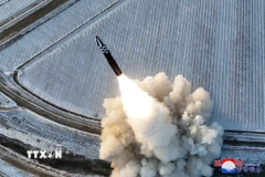 Một vụ phóng tên lửa đạn đạo xuyên lục địa Hwasong-18 của Triều Tiên ngày 18/12/2023. Ảnh: Yonhap/TTXVN
