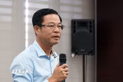 Phó Giám đốc Sở Nông nghiệp và Môi trường thành phố Đà Nẵng Võ Nguyên Chương trả lời câu hỏi của phóng viên TTXVN. (Ảnh: Quốc Dũng/TTXVN)