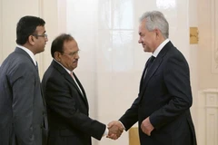 Thư ký Hội đồng An ninh Nga Sergey Shoigu và Cố vấn An ninh Quốc gia Ấn Độ Ajit Doval. (Ảnh: newsonair)