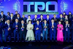 Các đại biểu chụp ảnh lưu niệm tại Lễ khai mạc chương trình. (Ảnh: Ban tổ chức)