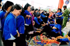 Phụ nữ Tày, Nùng ở xã Tân Sơn, Bắc Ninh. (Ảnh: Việt Hùng/TTXVN)