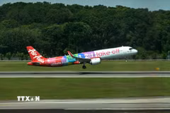 Máy bay của hãng hàng không AirAsia. (Ảnh: AFP/ TTXVN)