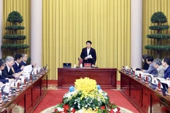 Chủ tịch nước Lương Cường chủ trì họp với Văn phòng Chủ tịch nước về công tác chuẩn bị đón Tết Nguyên đán Bính Ngọ 2026. (Ảnh: Lâm Khánh/TTXVN)