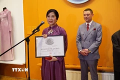 Phu nhân Tổng Bí thư Tô Lâm dự triển lãm tranh tại Liên bang Nga