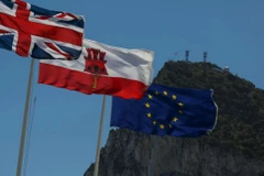 Cờ của Vương quốc Anh, Gibraltar và Liên minh châu Âu vào năm 2017. (Ảnh: Getty images)