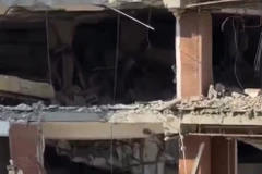 Tòa nhà bị hư hỏng nặng sau vụ nổ. (Nguồn: the-sun)