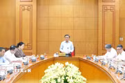 Thường trực Ban Bí thư Trần Cẩm Tú phát biểu chỉ đạo cuộc họp. (Ảnh: Phương Hoa/TTXVN)