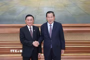 Thường trực Ban Bí thư Trần Cẩm Tú và Chủ tịch CPP, Chủ tịch Thượng viện Campuchia Hun Sen. (Ảnh: Phương Hoa/TTXVN)