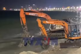 Toàn cảnh cuộc trục vớt thành công chiếc xe tăng bị chôn vùi ở bãi biển Quy Nhơn