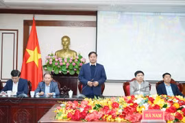 Phó Giáo sư, Tiến sỹ Đào Xuân Cơ, Giám đốc Bệnh viện Bạch Mai phát biểu tại buổi làm việc. (Ảnh: Thanh Tuấn/TTXVN)