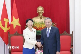 Tổng Bí thư Tô Lâm và bà Obuchi Yuko, Hạ nghị sỹ thuộc Đảng Dân chủ tự do, Chủ tịch Liên minh Nghị sỹ hữu nghị Nhật Bản-Việt Nam. (Ảnh: Thống Nhất/TTXVN)