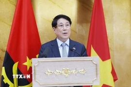Chủ tịch nước Lương Cường phát biểu chính sách với các Nghị sỹ Quốc hội Angola. (Ảnh: Lâm Khánh/TTXVN)