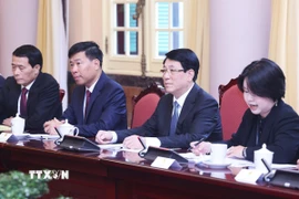 Chủ tịch nước Lương Cường tiếp Đại sứ, Trưởng Phái đoàn Liên minh châu Âu Julien Guerrie và đại sứ, đại biện các nước thành viên EU tại Việt Nam. (Ảnh: Lâm Khánh/TTXVN)